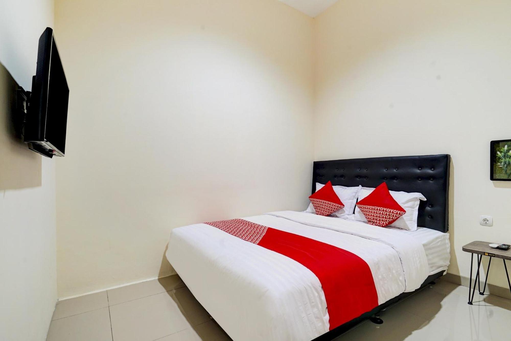 Super Oyo 90778 River Inn Malioboro Yogyakarta Exterior photo