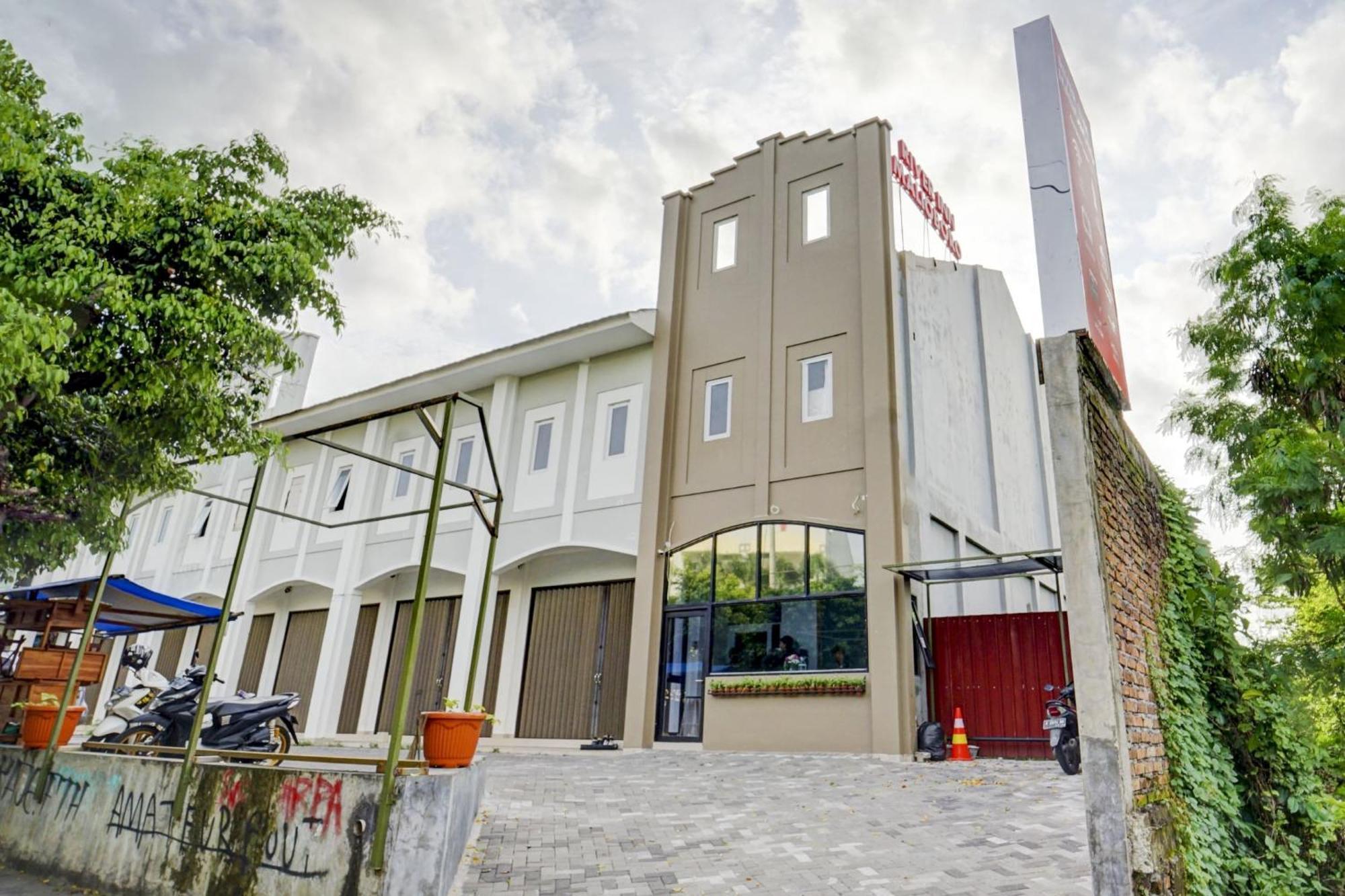 Super Oyo 90778 River Inn Malioboro Yogyakarta Exterior photo