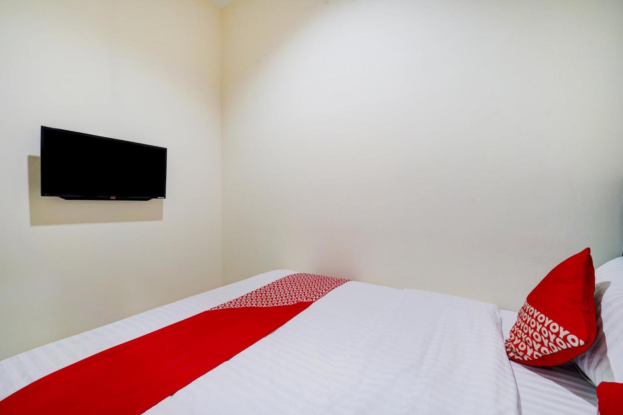 Super Oyo 90778 River Inn Malioboro Yogyakarta Exterior photo