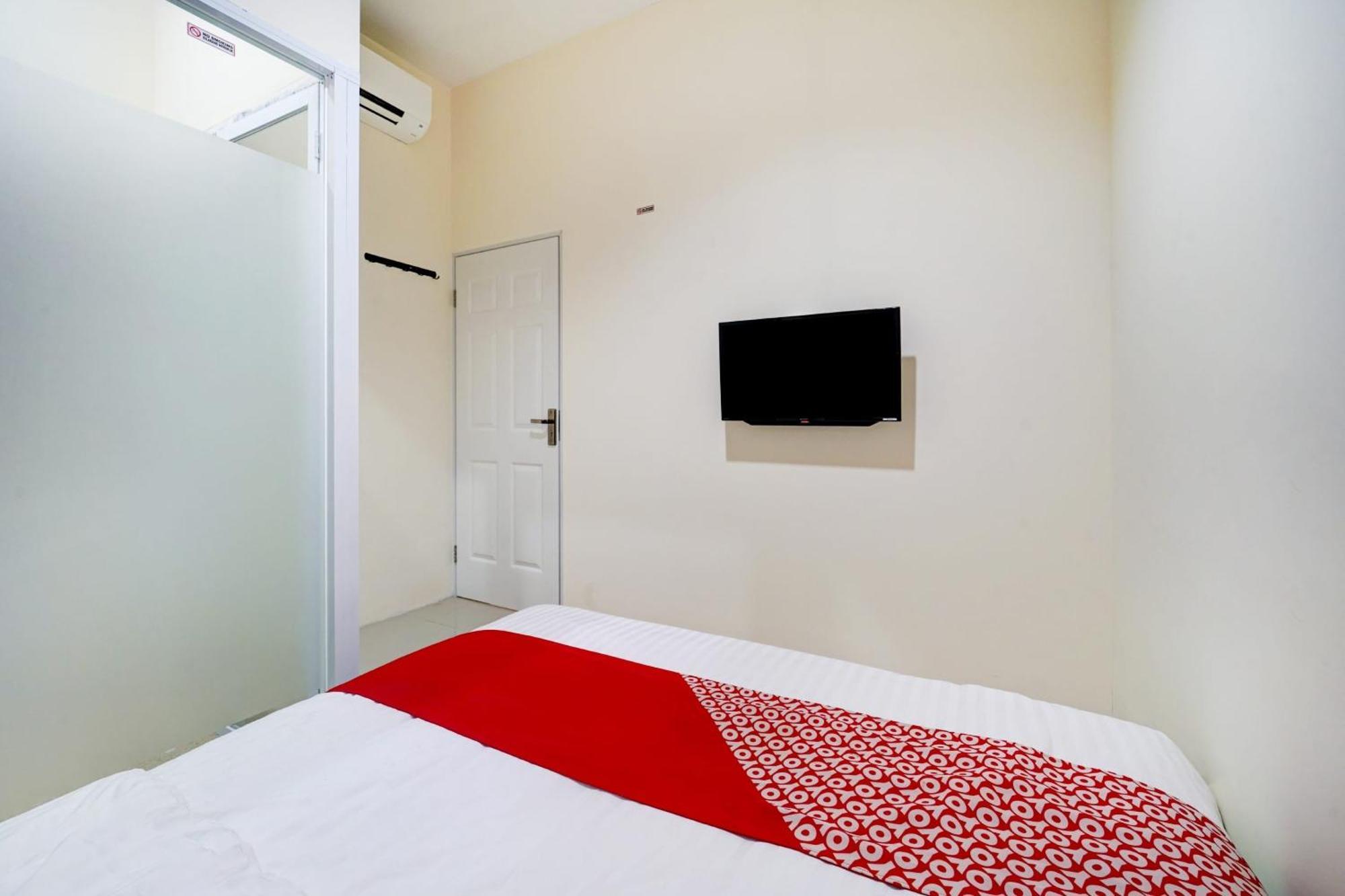 Super Oyo 90778 River Inn Malioboro Yogyakarta Exterior photo
