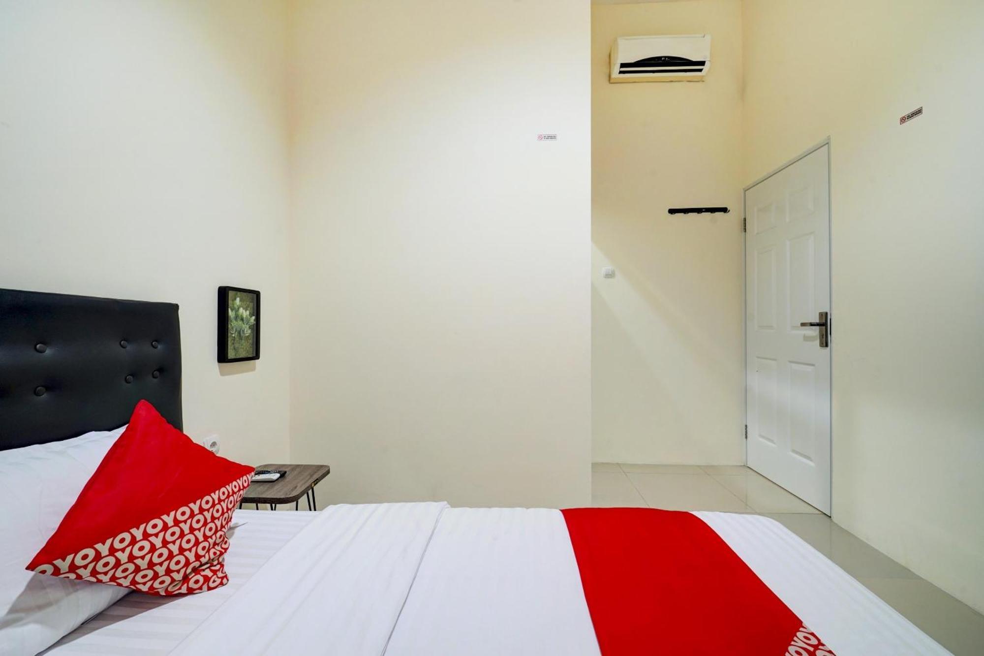 Super Oyo 90778 River Inn Malioboro Yogyakarta Exterior photo